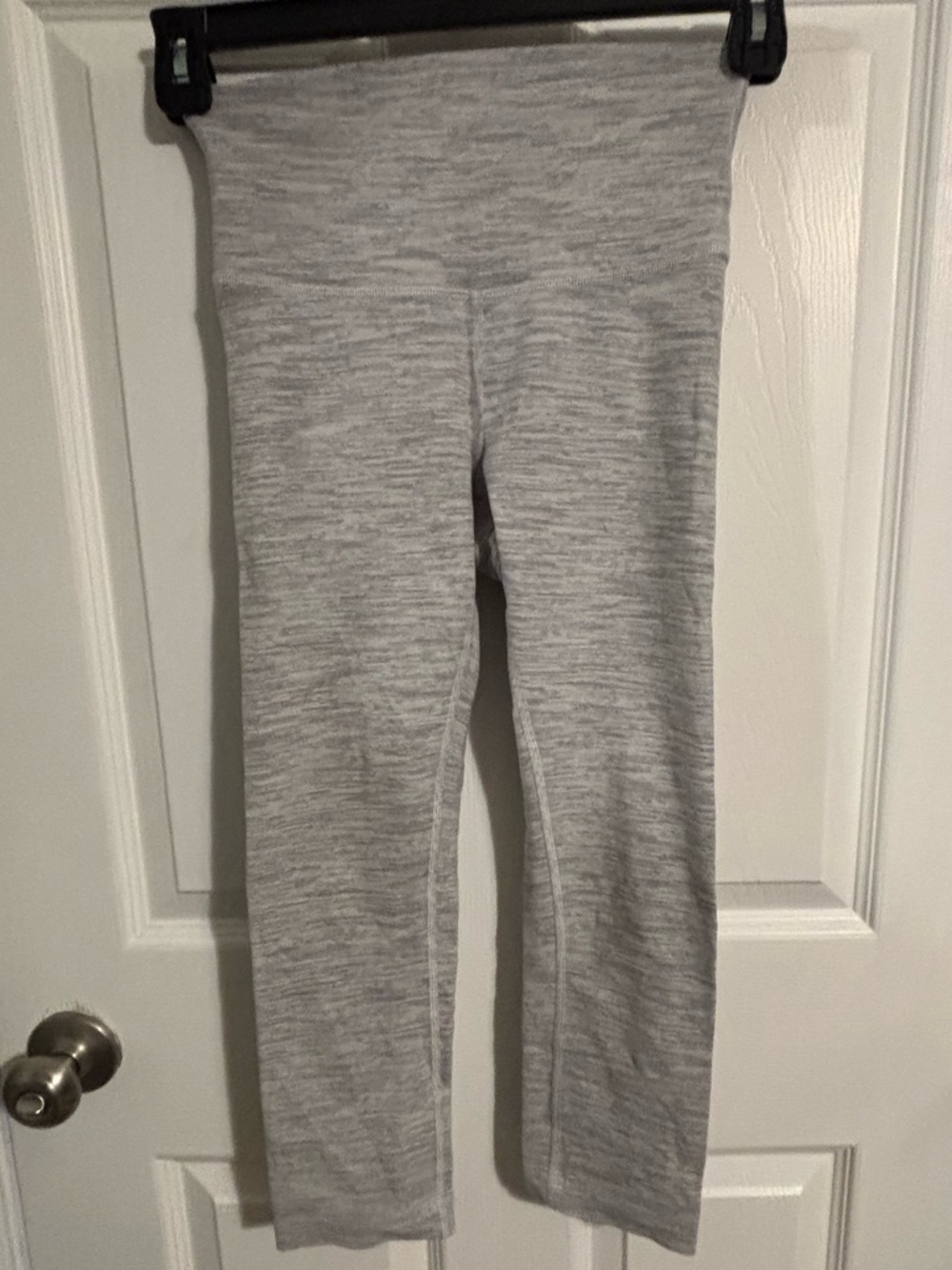 😍Lululemon athletica Light Heather Gray cropped Leggings Size 4/XS